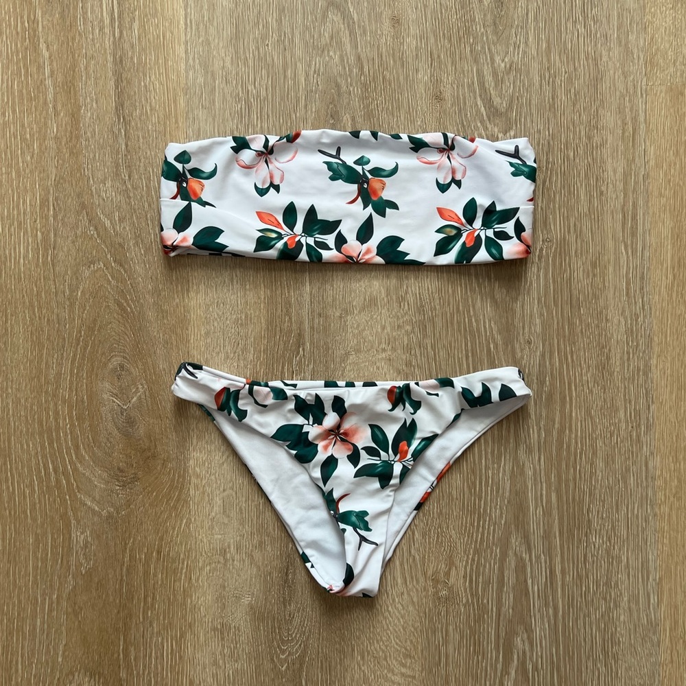 WHITE FLORAL BANDEAU BIKINI